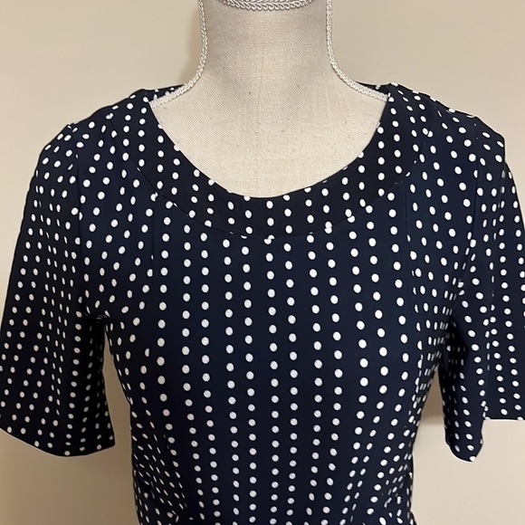 Ile navy polka dot dress with belt. Size 8 - Picture 2 of 10